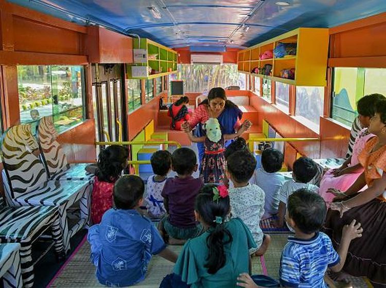 Nih... Bus Bekas yang Jadi Ruang Kelas di India, Seru dan Warna-warni