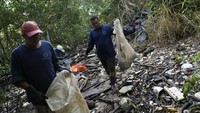 Mengutip AP, para nelayan yang bekerja untuk Institut BVRio melaut dua kali seminggu dengan misi menghilangkan 100 ton sampah dari Teluk Guanabara selama 12 bulan ke depan.
