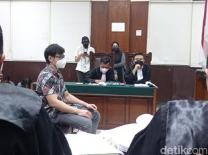 Nicholas Sean Tegas Tolak Damai dan Maafkan Ayu Thalia di Depan Hakim