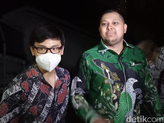 Nicholas Sean hadiri sidang Ayu Thalia./