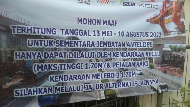 Penampakan box girder kereta cepat yang diviralkan 'Tol Becakayu ambruk'.