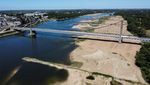 Gelombang Panas Bikin Sungai Loire di Prancis Mengering, Nih Fotonya