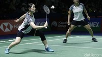 Baek Ha Na/Lee Yu Lim mengamankan set kedua dengan skor 20/22.
