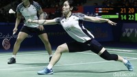 Kedua pasangan saling mengejar poin.