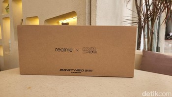 Inilah kemasan Realme GT Neo 3 edisi Naruto. Foto: Adi Fida Rahman/detikINET