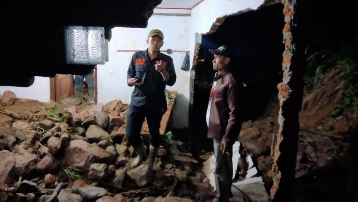 Rumah di Lebong rusak akibat diterjang longsor