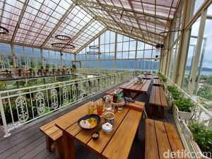 Hits di Tabanan, Resto dengan View Danau Ala Istana Negeri Dongeng
