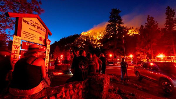 Saat Kebakaran Hutan di California Jadi Tontonan Warga