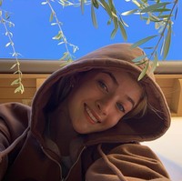 Tak hanya itu saja, Sami juga mengaku sudah putus sekolah dan pindah ke rumah ayahnya, Charlie Sheen. Namun kini kabarnya Charlie sudah kembali ke rumah Denise. Foto: Instagram/@samisheen