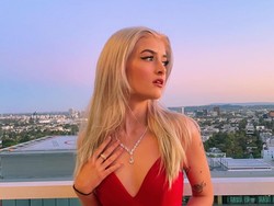 8 Potret Sami, Putri Cantik Charlie Sheen yang Jual Konten Seksi di OnlyFans