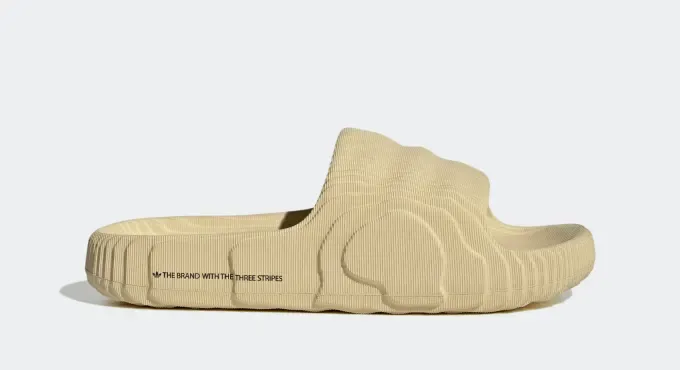 Sandal Sliders Adidas vs Yeezy