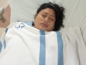 Istri Marboen yang Baru Operasi Harus Berjalan Kaki Ratusan Meter