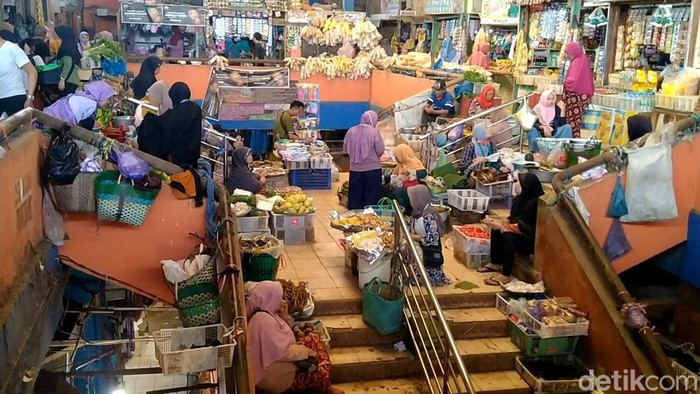 Suasana di Pasar Induk Kajen Pekalongan, Selasa (14/6/2022)