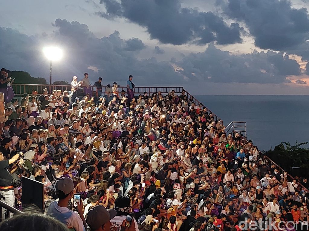 Tari Kecak di Pura Uluwatu