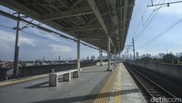 Untuk keamanan dan keselamatan Stasiun Matraman ini juga dilengkapi juga dengan cctv, alat pemadam kebakaran (APAR), sistem alarm kebakaran serta penangkal petir.
