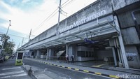 Beginilah penampakan terkini depan Stasiun Matraman yang baru saja selesai dan siap dioperasikan dalam waktu dekat, Selasa (14/6/2022).