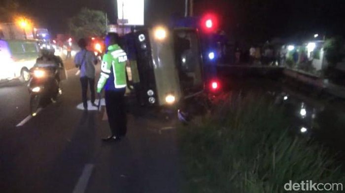 truk terguling di jombang 4 orang tewas