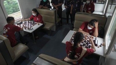 Asik, Lomba Catur Ini Digelar di Kereta Api Cilacap-Semarang