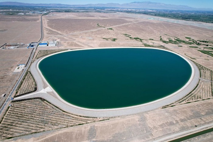 ZHANGYE, CHINA - JUNE 13, 2022 - Photo taken on June 13, 2022 shows a small reservoir on the Gobi Desert in Zhangye, Northwest China's Gansu Province. (Photo credit should read CFOTO/Future Publishing via Getty Images)