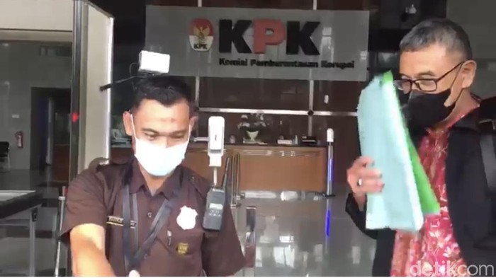 Wakil Bupati Bogor Iwan Setiawan Usai Diperiksa KPK