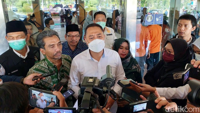 wali kota surabaya eri cahyadi