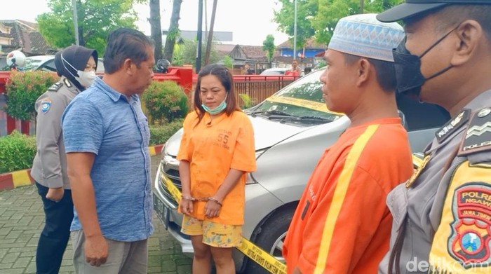 Wanita di Ngawi gadaikan motor dan mobi rental
