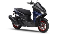 Ada empat pilihan warna yang ditawarkan, antara lain Matt Dark Grayish Leaf Green Metallic, Matte Dark Purplish Blue Metallic, Blueish White Pearl, serta Black metallic X. Semua varian dijual di Jepang mulai tanggal 28 Jun 2022. Foto: Yamaha
