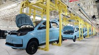 Pabrik ini tak hanya memproduksi mobil saja lho. Jingpeng juga membuat sepeda listrik, becak listrik, becak motor, forklift listrik hingga mesin penyapu listrik.