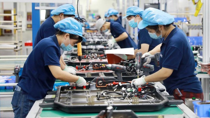 XUZHOU, CHINA - JUNE 13: Employees work on the production line of new energy vehicles at the workshop of Jiangsu Jinpeng Group Co., Ltd on June 13, 2022 in Xuzhou, Jiangsu Province of China. (Photo by Wan Shanchao/VCG via Getty Images)