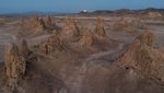 Lansekap Purnama Stroberi dari Gurun Mojave AS, Mengagumkan!