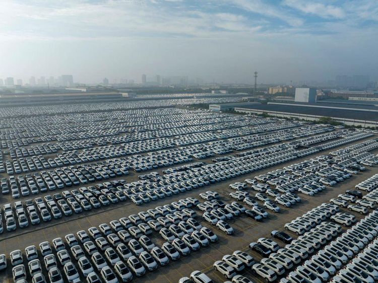 Penampakan Parkiran Mobil di China yang Tampung Ratusan Mobil