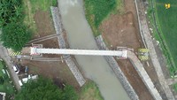 Dua jembatan lainnya yang dibangun ialah, Jembatan Gantung Brungkah di Desa Karangrejo Kabupaten Pacitan dan Jembatan Gantung Kowel Kabupaten Pamekasan. 