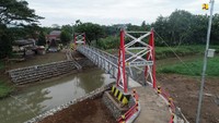 Jembatan gantung selanjutnya yang juga telah selesai adalah Jembatan Kowel di Kabupaten Pamekasan dengan panjang 60 m. Jembatan gantung ini akan menghubungkan Kelurahan Kowel menuju Kelurahan Gladak Anyar. Jembatan gantung ini sekaligus sebagai pengganti Jembatan Kowel yang rusak akibat diterjang banjir pada Januari 2021 lalu.