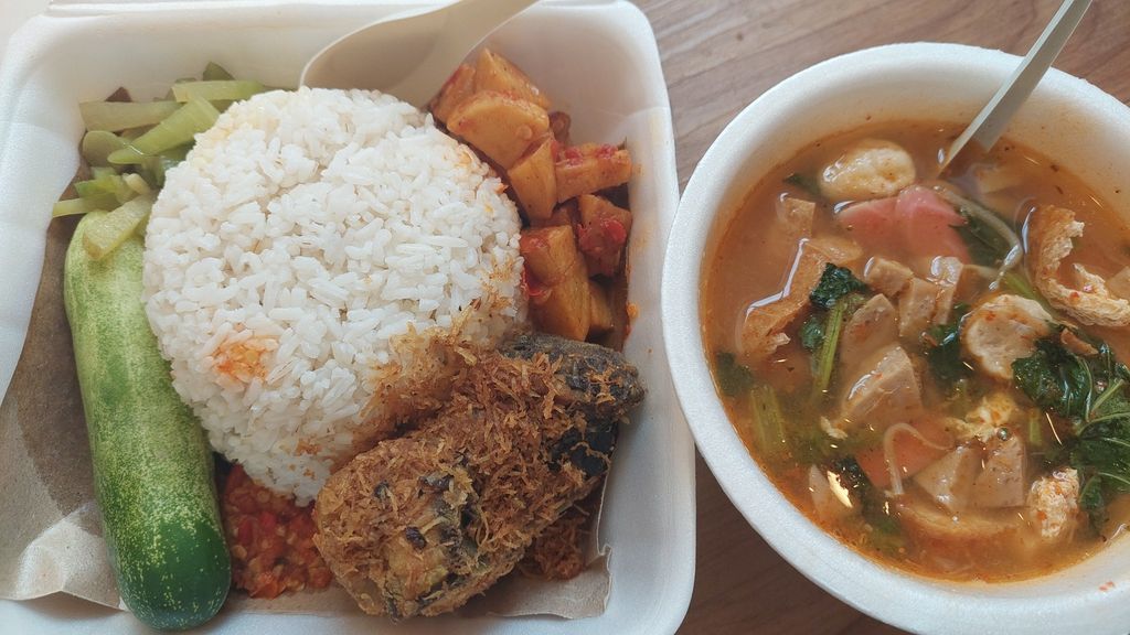 5 Sekte Makan Seblak Terbaru, Dicampur Susu Full Cream dan Kecap!