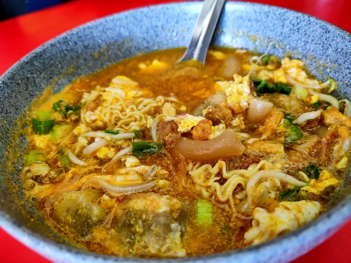 5 Sekte Makan Seblak Terbaru, Dicampur Susu Full Cream dan Kecap!