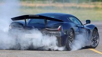 Rimac Navera menggunakan motor listrik yang mampu menyemburkan tenaga maksimum 1.914 dk dan torsi puncak 2.360 Nm.  Foto: AFP via Getty Images/DAMIR SENCAR