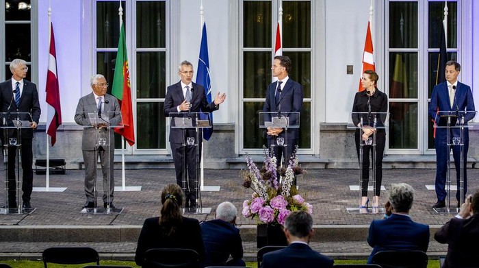 Anggota NATO Didesak Beri Lebih Banyak Senjata untuk Ukraina (Sem van der Wal/ANP/AFP/Getty Images)