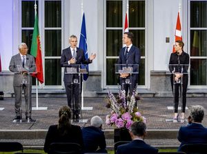 NATO: Ukraina Butuh Lebih Banyak Senjata karena Invasi Brutal Rusia