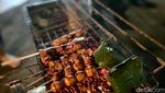 Murah dan Enak! Yuk, Jajan Nasi Kucing Aneka Lauk di Angkringan Jalu