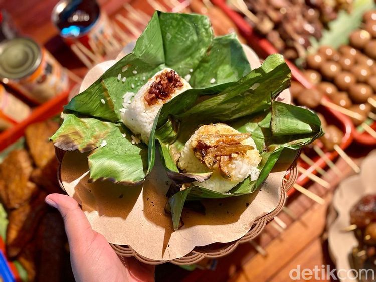 Murah dan Enak! Yuk, Jajan Nasi Kucing Aneka Lauk di Angkringan Jalu