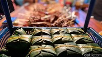 Murah dan enak, angkringan banyak disukai. Kamu bisa mengunjungi salah satu angkringan di kawasan Setiabudi, Jakarta Selatan bernama Angkringan Jalu. Foto: detikcom/Riska Fitria