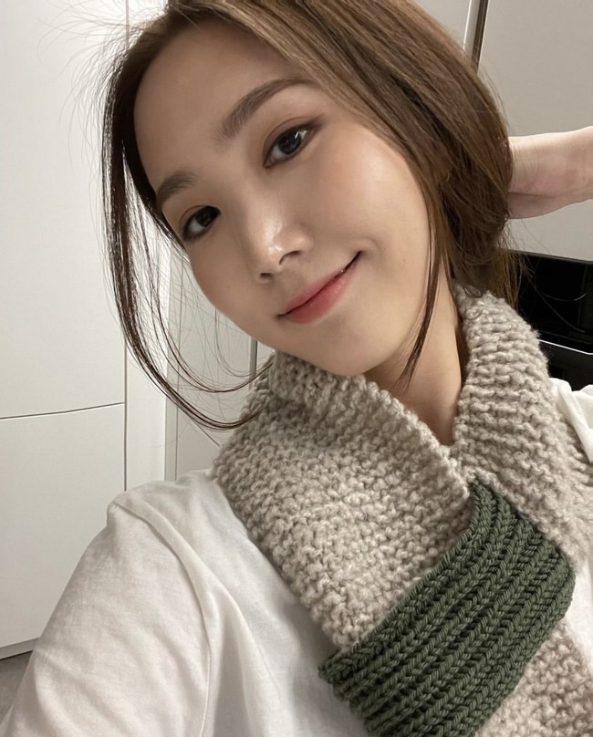 Yookyung pernah debut bersama Apink sebelum hengkang pada 2013. Main rapper Apink itu ingin fokus pada studinya dan lulus dari jurusan Teater Universitas Chung-Ang pada 2018. Dia kemudian melanjutkan studinya di institut fashion ESMOD. Foto: dok. Instagram @yukyung_922