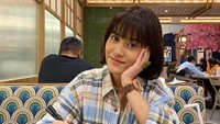 Tak terkenal karena sensasi, sejak usia 4 tahun Ashira Zamita masih terus aktif di industri hiburan. (dok. Instagram @ashirazamita) 