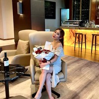 Ayu mengatakan jika hubungannya dengan Sean bukan hanya sekadar teman biasa. Hal itu terbukti dari panggilan sayang dari Sean untuk Ayu. Selain itu Ayu juga mengatakan jika memang keduanya tidak ada hubungan, lantas mengapa Sean menanyakan kapan dirinya menstruasi. Foto: Instagram/@thata_anma