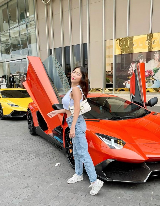 Nama Ayu Thalia atau Thata Anma belakangan banyak menjadi perbincangan usai dirinya melaporkan putra Ahok, Nicholas Sean atas dugaan penganiayaan. Ayu Thalia mengaku didorong oleh Sean ketika ia berada di dalam mobil hingga menyebabkan dirinya mengalami luka-luka dan harus dibawa ke rumah sakit. Foto: Instagram/@thata_anma