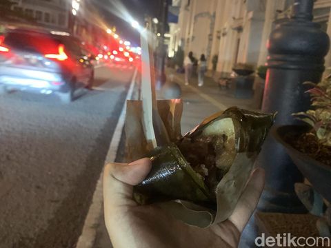 Bacang Panas Braga, jajanan yang tersohor di kawasan Braga.