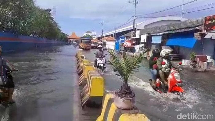 Banjir rob Surabaya