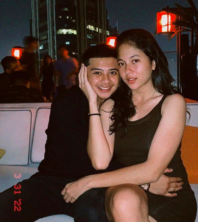 Foto: Bastian Steel dan Sitha Marino berpacaran sejak 2020. Keduanya tak segan memamerkan kemesraan di Instagram masing-masing. dok. Instagram/@bastiansteel