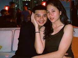 8 Foto Gaya Pacaran Bastian Steel & Adik Putri Marino yang Sering Dihujat
