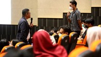 Acara ini hasil Kerjasama BEM UNAIR dengan Telkomsel. Selain di Kampus UNAIR. Hi Student juga bakal menyapa di Madiun, Situbondo dan Lamongan.